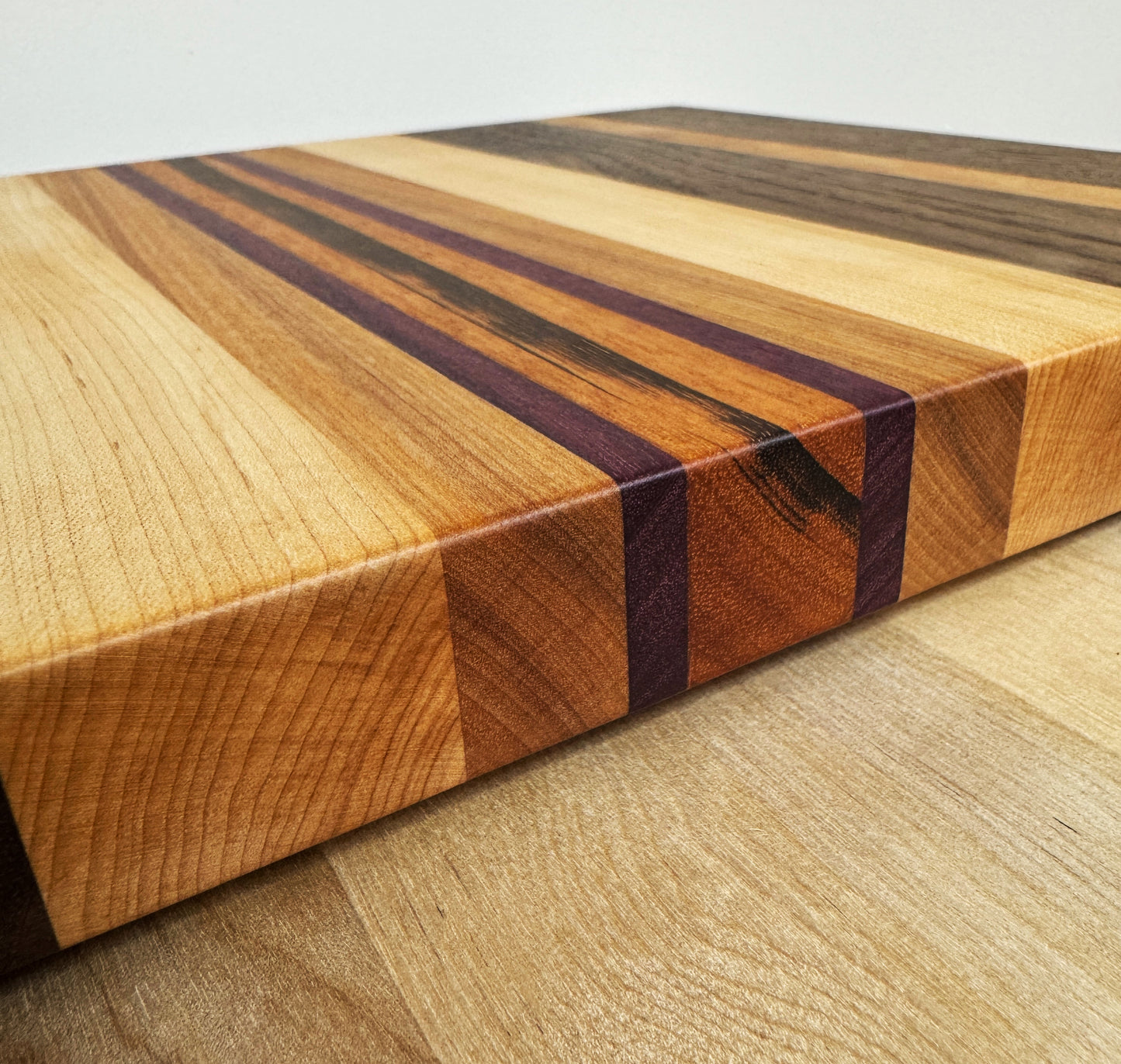 Hardwood Edge Grain Cutting Board (J2)